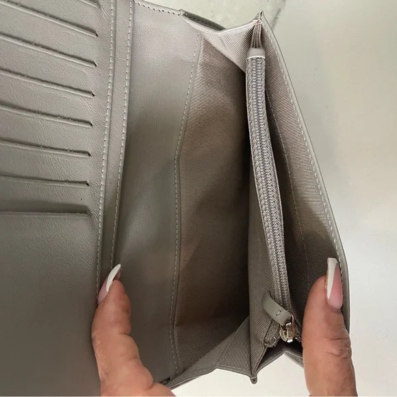 New Chanel Concrete Grey Caviar Wallet Comes with authenticity card. - Picture 6 of 11